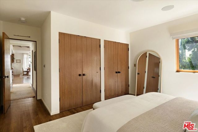 1011 W Mountain Street, Glendale, CA 91202