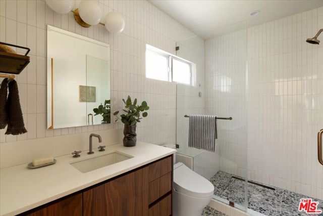 1011 W Mountain Street, Glendale, CA 91202