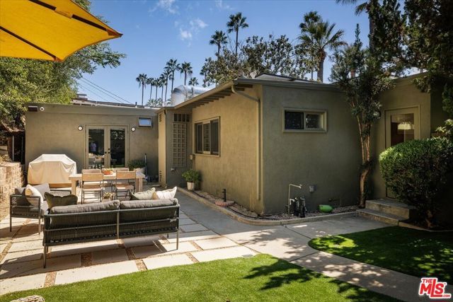 1011 W Mountain Street, Glendale, CA 91202