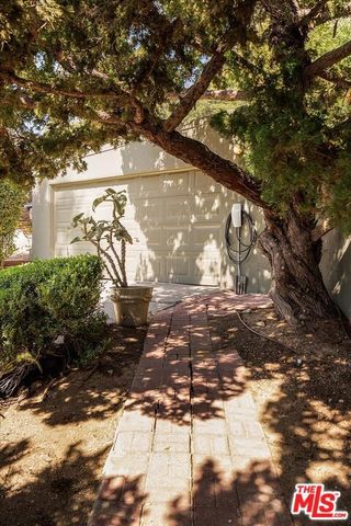 1011 W Mountain Street, Glendale, CA 91202