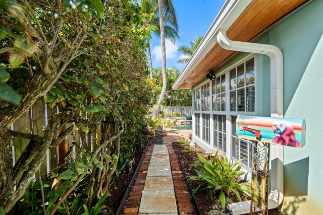 402 Lake Drive, Delray Beach, FL 33444