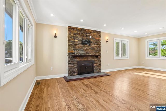 50 Lincoln Place, Waldwick, NJ 07463