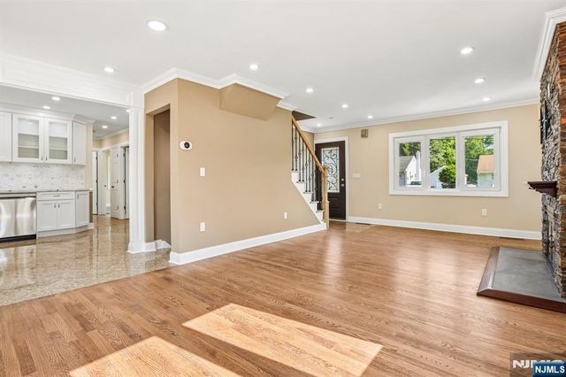 50 Lincoln Place, Waldwick, NJ 07463