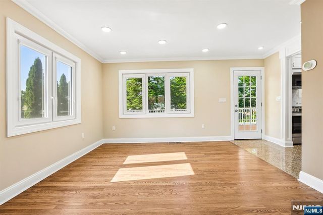 50 Lincoln Place, Waldwick, NJ 07463