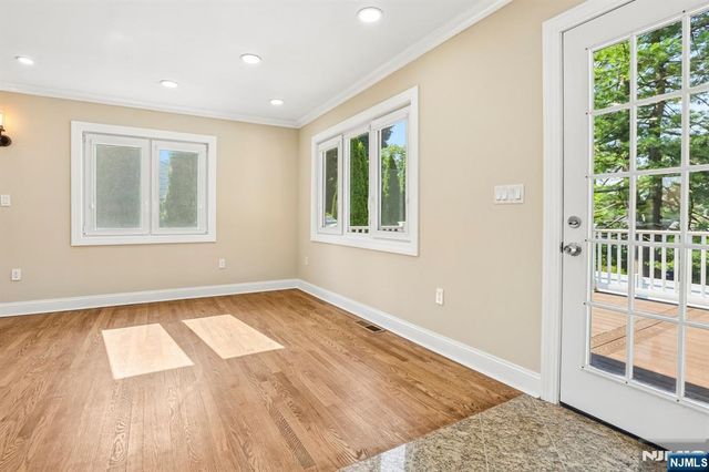 50 Lincoln Place, Waldwick, NJ 07463