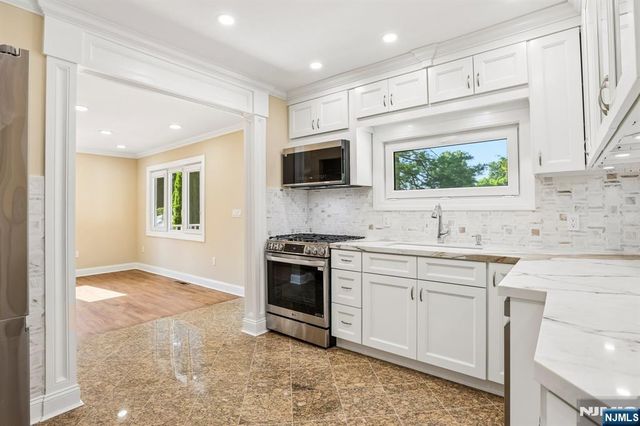50 Lincoln Place, Waldwick, NJ 07463