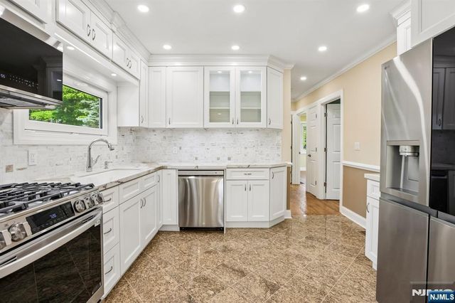 50 Lincoln Place, Waldwick, NJ 07463