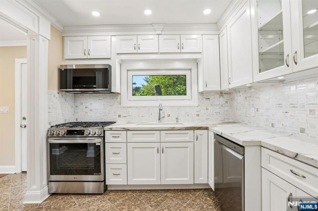50 Lincoln Place, Waldwick, NJ 07463
