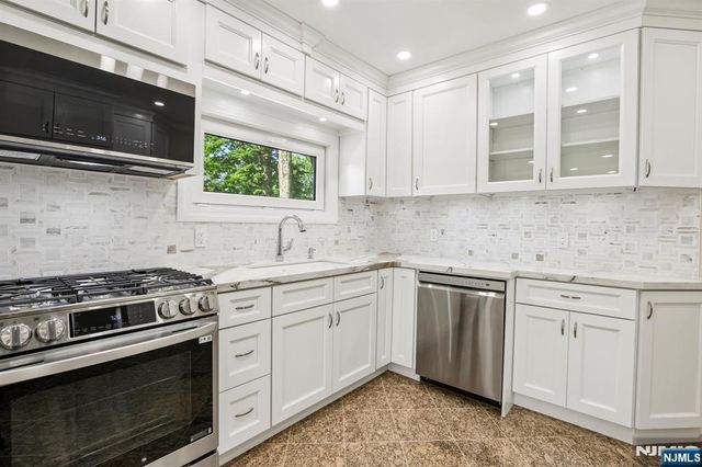 50 Lincoln Place, Waldwick, NJ 07463