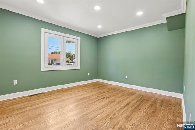 50 Lincoln Place, Waldwick, NJ 07463