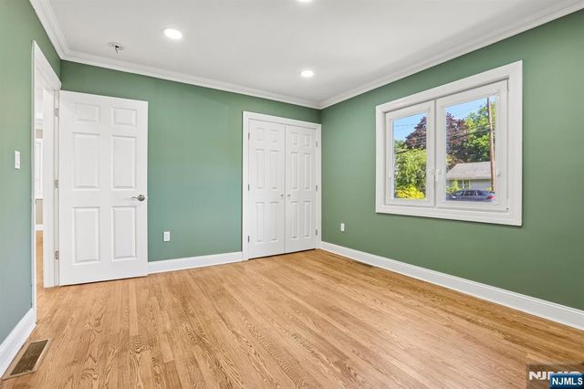 50 Lincoln Place, Waldwick, NJ 07463