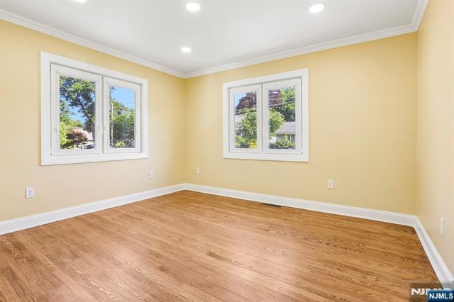 50 Lincoln Place, Waldwick, NJ 07463