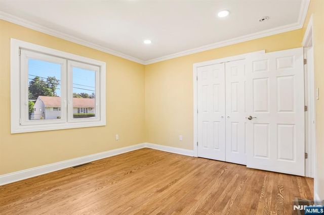 50 Lincoln Place, Waldwick, NJ 07463