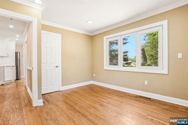 50 Lincoln Place, Waldwick, NJ 07463