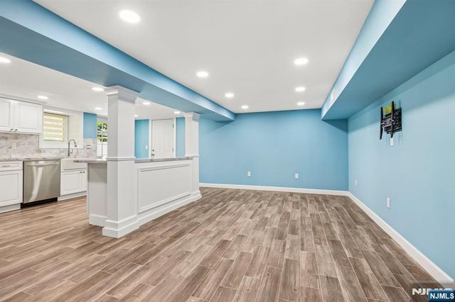 50 Lincoln Place, Waldwick, NJ 07463