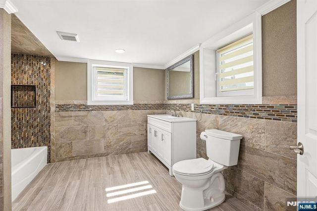 50 Lincoln Place, Waldwick, NJ 07463