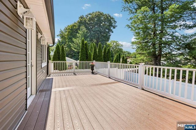 50 Lincoln Place, Waldwick, NJ 07463