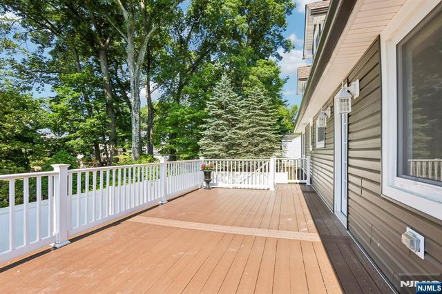 50 Lincoln Place, Waldwick, NJ 07463