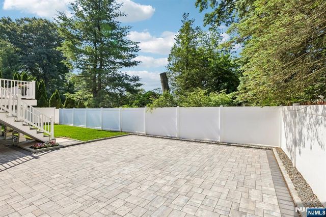 50 Lincoln Place, Waldwick, NJ 07463