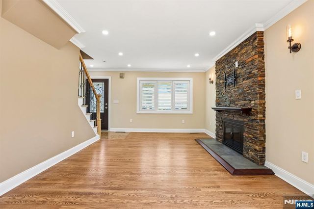 50 Lincoln Place, Waldwick, NJ 07463