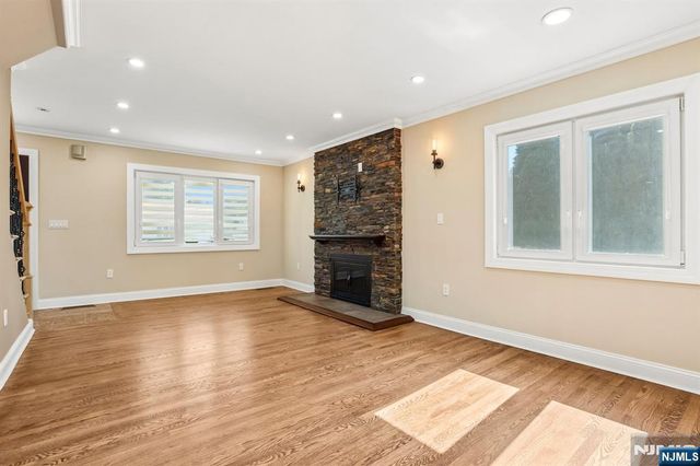 50 Lincoln Place, Waldwick, NJ 07463