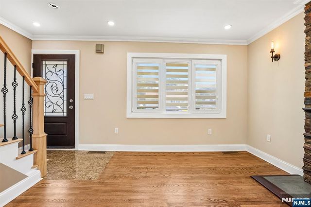 50 Lincoln Place, Waldwick, NJ 07463