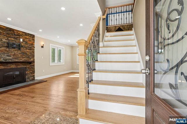 50 Lincoln Place, Waldwick, NJ 07463
