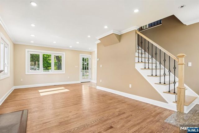 50 Lincoln Place, Waldwick, NJ 07463