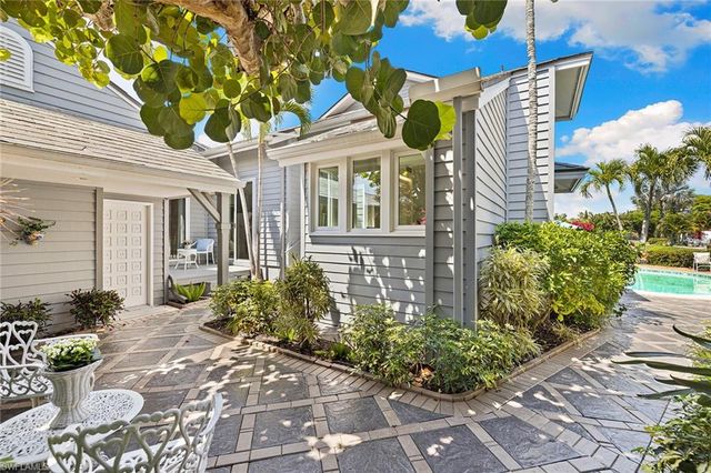 643 Bridgeway LN, Naples, FL 34108