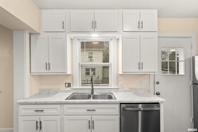 400 E VIRGINIA Avenue, Peoria, IL 61603