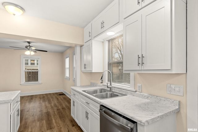 400 E VIRGINIA Avenue, Peoria, IL 61603