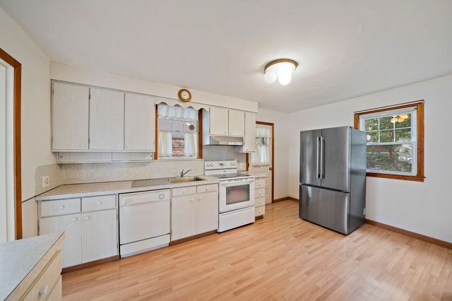 6 Rowe St, Milton, MA 02186