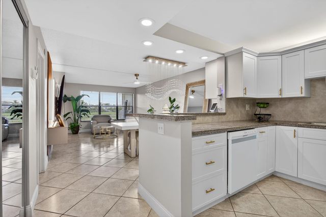 2314 S Cypress Bend Drive 114, Pompano Beach, FL 33069