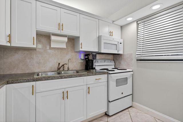 2314 S Cypress Bend Drive 114, Pompano Beach, FL 33069