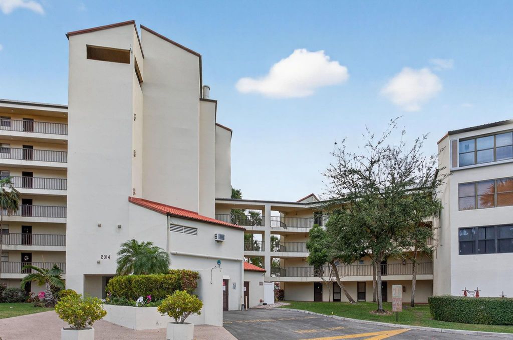 2314 S Cypress Bend Drive 114, Pompano Beach, FL 33069