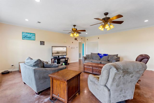 5750 Cedar Hill Road, Brenham, TX 77833