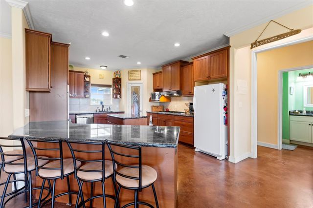 5750 Cedar Hill Road, Brenham, TX 77833