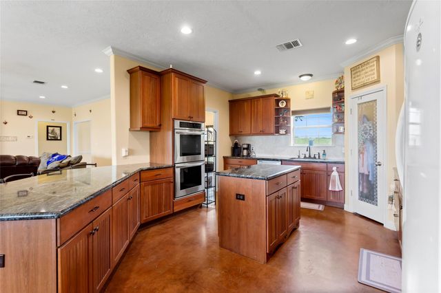 5750 Cedar Hill Road, Brenham, TX 77833