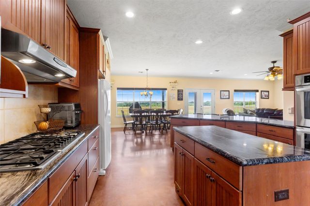 5750 Cedar Hill Road, Brenham, TX 77833