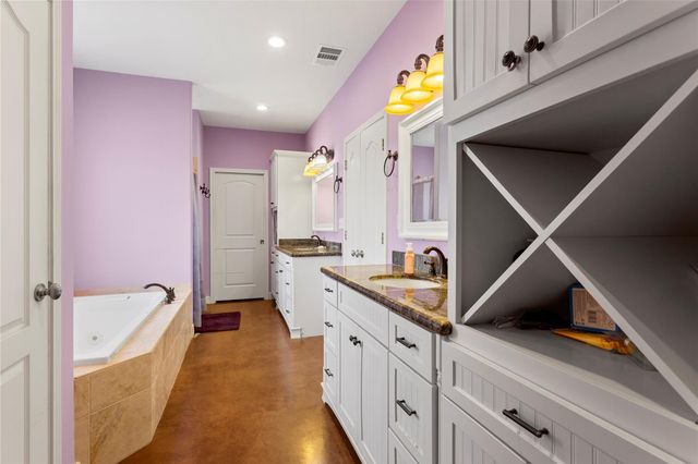 5750 Cedar Hill Road, Brenham, TX 77833