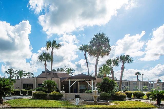 7701 STARKEY ROAD 521, Seminole, FL 33777