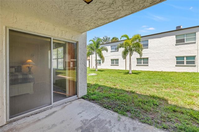 7701 STARKEY ROAD 521, Seminole, FL 33777