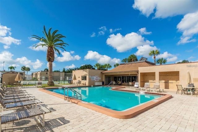 7701 STARKEY ROAD 521, Seminole, FL 33777