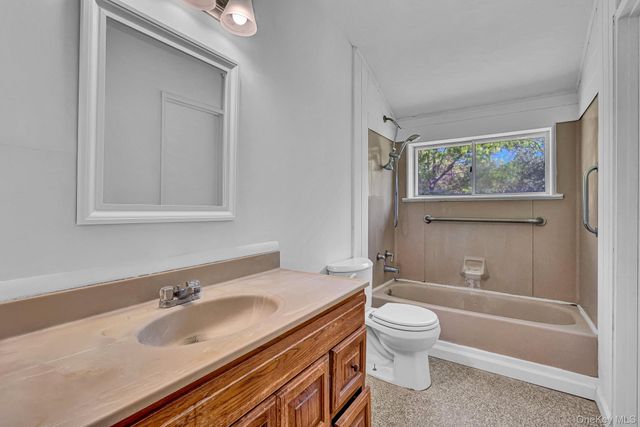 335 Babylon Street, Islip Terrace, NY 11752