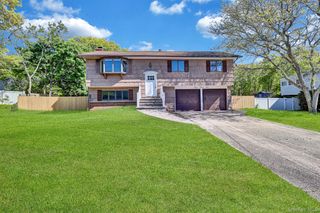 335 Babylon Street, Islip Terrace, NY 11752