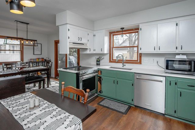 207 Douglass AVENUE, Waukesha, WI 53186