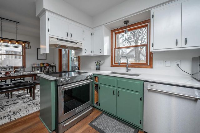 207 Douglass AVENUE, Waukesha, WI 53186