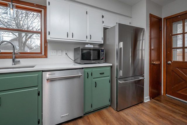 207 Douglass AVENUE, Waukesha, WI 53186