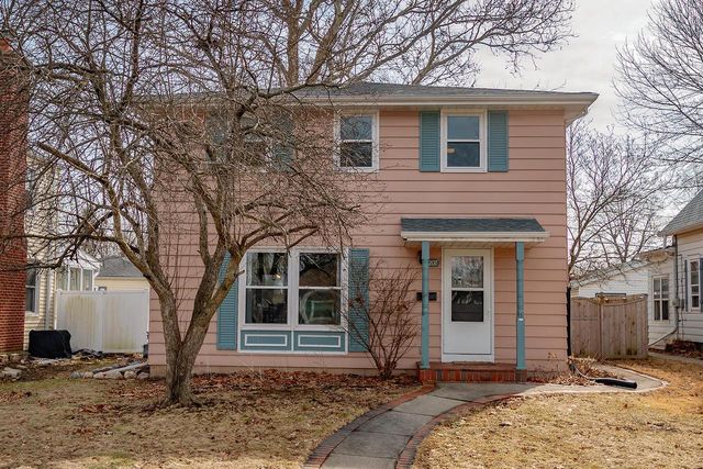 207 Douglass AVENUE, Waukesha, WI 53186
