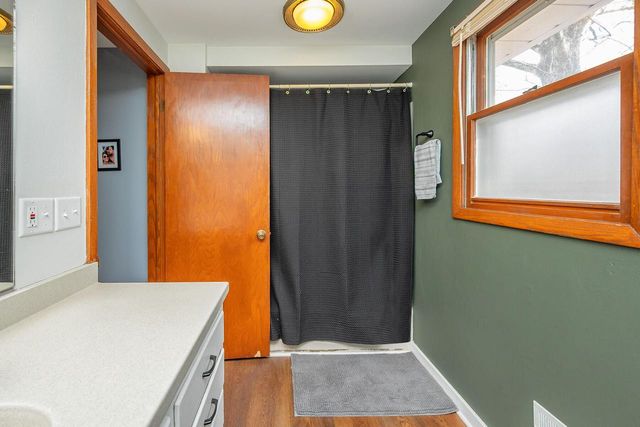 207 Douglass AVENUE, Waukesha, WI 53186